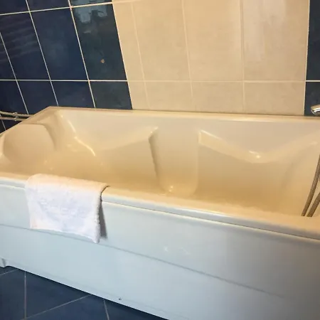 Boho Cherga 酒店 4*